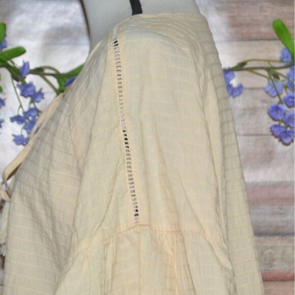 Gigio USA Boutique Cream Boho Peasant Blouse Size M Tassels Ruffle Cutout Sleeve - Picture 6 of 11